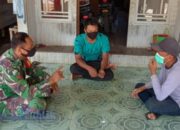 Tekan Covid-19, Babinsa Kodim Barabai Lakukan Sosialisasi Prokes Hingga Bagikan Masker