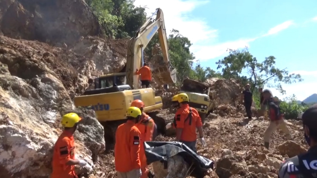 Penambang Tertimpa Longsor