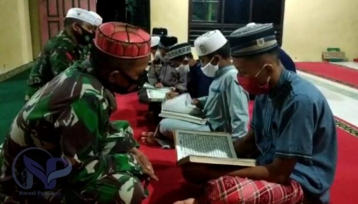 Perkuat Ilmu Agama, Satgas TMMD Kodim 1010 Tapin Ajarkan Anak-anak Mengaji