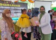 Cegah Stunting Pada Anak, Persit  Kodim 1010 Tapin Salurkan Paket Susu Balita
