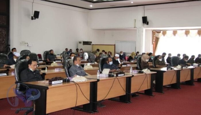 Tanggapi Raperda LKPj APBD 2020, Fraksi DPRD HSS Sampaikan Pandangan Umum