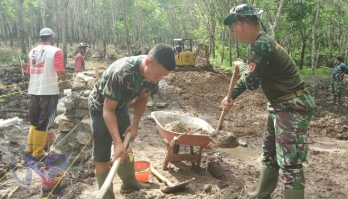 Antisipasi Genangan Air, Satgas TMMD Kodim 1010/Tapin Garap Pembuatan Plat Duiker