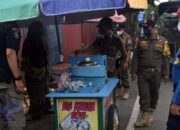 Makan Badan Jalan, Satpol PP HSS Tertibkan Lapak PKL
