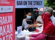 Bar On The Street Kembali Bagikan Makan Gratis Untuk Pejuang Nafkah Jalanan