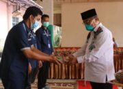Bupati dan Wabup HSS Berikan Bingkisan Buah-buahan Untuk Nakes dan Pasien Covid-19