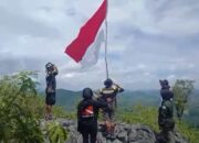 HUT ke-76 RI, KPA Meratus Hijau Bersama Kerukunan BPK HSS Kibarkan Bendera di Puncak Kantawan