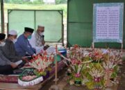 Bupati-Wabup HSS Beserta Ustadz Zaka Ziarah ke Makam Guru Kapuh