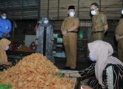 Kunjungi Pelaku UMKM, Bupati HSS Sebut Pandemi Pengaruhi Jumlah Produksi