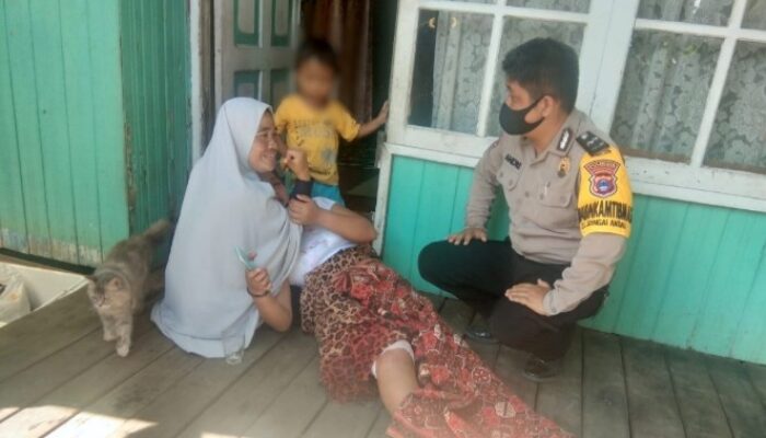 Seorang Pria Tikam Mantan Istri Saat Sedang Bersama Pacar