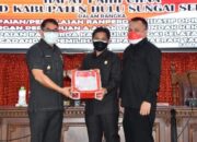 Wabup HSS dan DPRD Sampaikan Dua Buah Raperda Dalam Rapat Paripurna