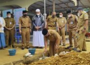 Letakan Batu Pertama, Bupati dan Wabup HSS Ajak Masyarakat Bantu Pembangunan Masjid Baiturrahim