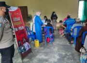 Gerai Vaksin Keliling Polsek Sungai Raya Sambangi Warga Desa Ida Manggal
