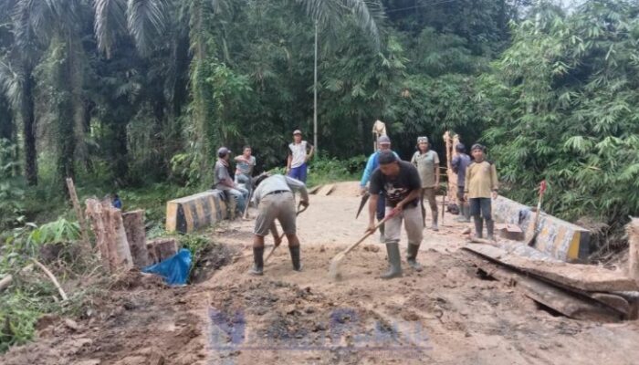 Sempat Ambrol, Jembatan Sungai Niih Akhirnya Diperbaiki Pemkab HSS