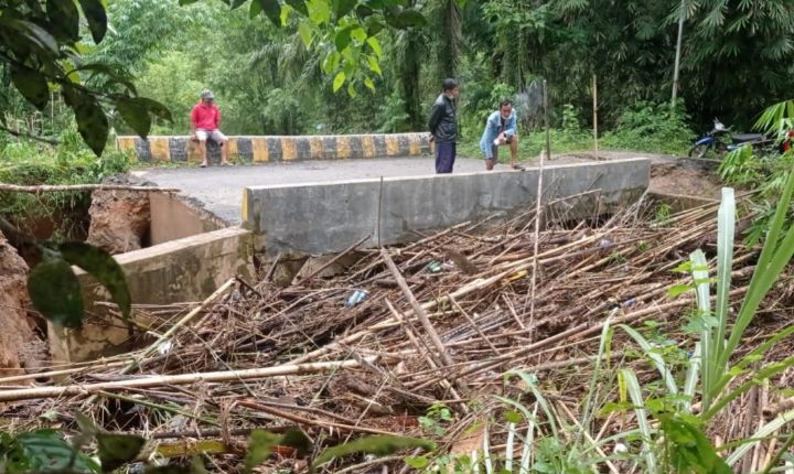 Jembatan Sungai Niih Kembali Ambrol