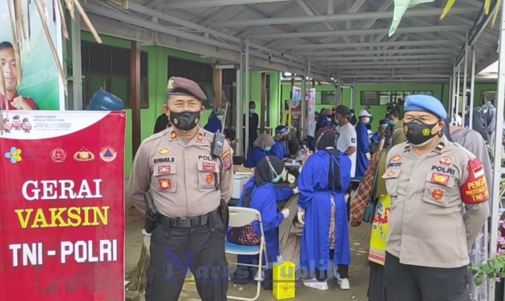 Mahasiswa dan Masyarakat HSS Terima Vaksin Moderna