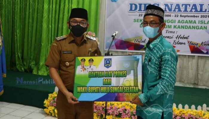 Percepat Penanganan Covid-19, Wabup HSS Berikan Alat Prokes Untuk STAI Darul Ulum Kandangan