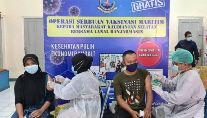 Lanal Banjarmasin Berhasil Vaksinasi 346 Orang Warga Pesisir