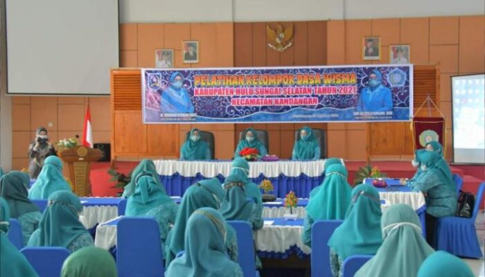 Ketua TP PKK HSS Buka Pelatihan Kelompok Dasa Wisma Tingkat Kabupaten