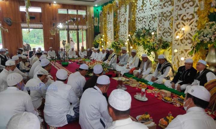 Tgh Ahmad Syairazi Resmikan Majelis Ta'lim