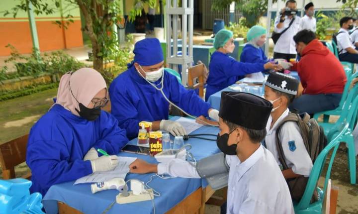 Bupati Fikry Pantau Vaksinasi
