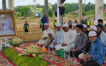 Ustadz Abdul Somad Ziarah ke Makam Guru Kapuh