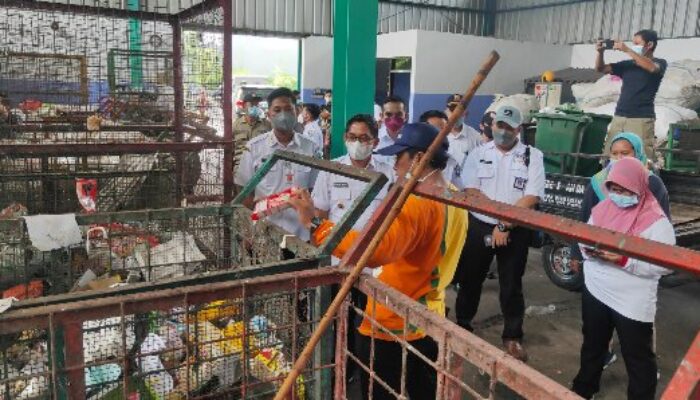 Belajar Kelola Sampah, Wabup HSS Kunjungi PDU Jambangan Surabaya