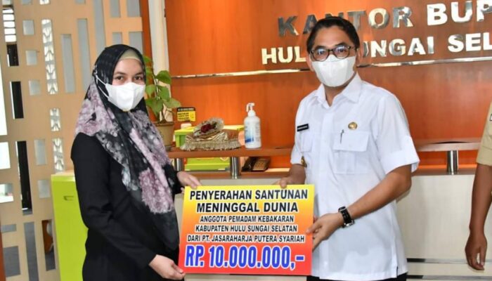 Wabup HSS Serahkan Santunan Kepada Keluarga Anggota BPK Yang Meninggal Dunia