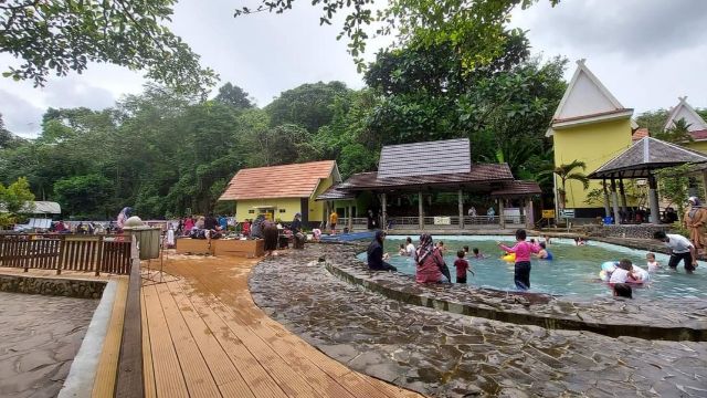 Objek Wisata Air Panas Tanuhi Loksado