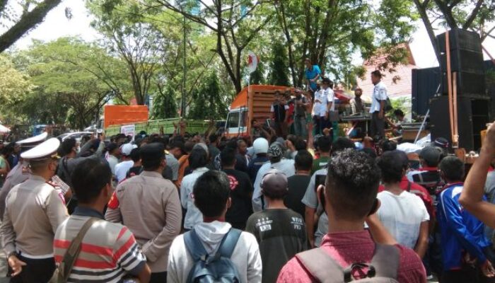 Minta Jalur Khusus Solar, Ratusan Sopir Truk Sambangi Pertamina Banjarmasin