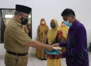 Bupati HSS Berikan Tali Asih Kepada 69 ASN Purna Tugas