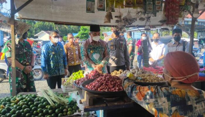 Pastikan Stok Tersedia, Bupati-Wabup HSS Pantau Kebutuhan Pokok di Beberapa Pasar