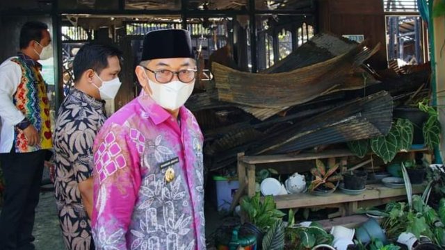 Wabup HSS Semangati Korban Kebakaran