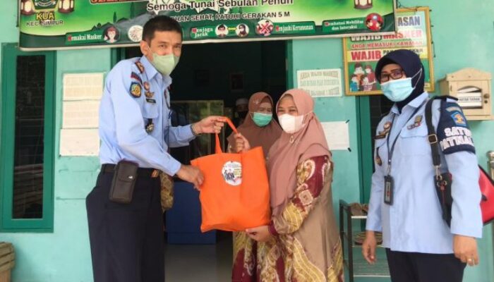 Hari Bhakti Pemasyarakatan, Rutan Kandangan Bagikan Sembako dan Gerobak UMKM