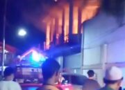 Diduga Akibat Petasan, Sekolah Modern di Banjarmasin Terbakar