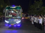 Bupati dan Wabup HSS Lepas 137 JCH Berangkat ke Tanah Suci