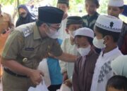 Peringati 10 Muharram 1444 Hijriah, Wabup Syamsuri Berbagi Bersama Yatim Piatu dan Lansia