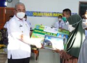 Puluhan Warga di Kecamatan Kandangan dan Sungai Raya HSS Dapatkan Bansos PRS dan UEP