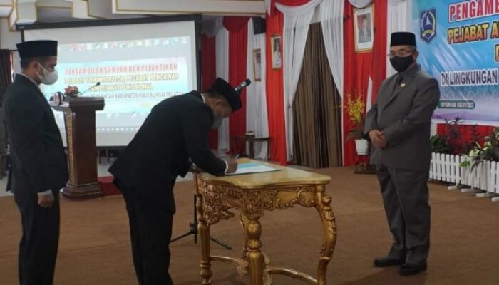 Bupati Fikry Lantik 23 Pejabat Baru di Lingkungan Pemkab HSS