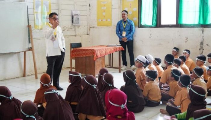 Isi Kelas Inspirasi, Wabup Syamsuri Berikan Motivasi Anak-anak SDN Pamujaan Simpur