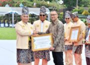 Terlibat Dalam Pembangunan, PT AGM Terima Penghargaan di Harjad Ke-72 Kabupaten HSS