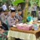 Kapolres HSS, AKBP Sugeng Priyanto berbincang bersama warga di Desa Bakarung, Kecamatan Angkinang dalam kegiatan Jumat Curhat