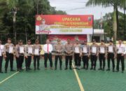 Kapolres Balangan Berikan Penghargaan Kepada 12 Personil Berprestasi