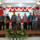 "Foto : Bupati HSS, Achmad Fikry berfoto bersama dengan Tim Audit BPK RI Perwakilan Kalsel."