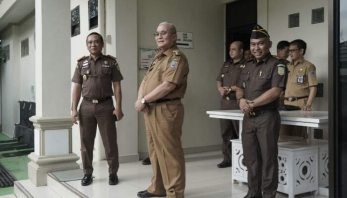 Tingkatkan Sinergitas Antar Lembaga, Bupati Fikry Sambangi Kantor Kejari HSS