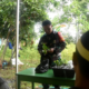 "Foto : Serma Tugiman saat memberikan pengarahan kepada masyarakat tentang metode stek jeruk lemon."