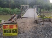 Oprit Jembatan Desa Batu Laki HSS Ambrol, Kendaraan Roda Empat Dilarang Melintas
