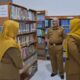 Bupati HSS, Achmad Fikry meninjau gedung perpustakaan SMP Negeri 2 Kandangan yang baru diresmikan.