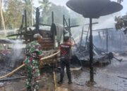Babinsa Kodim 1003/HSS Ikut Berjibaku Padamkan Kebakaran di Sungai Raya