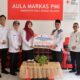 Bupati HSS, Achmad Fikry menyerahkan bantuan dana hibah secara simbolis kepada Wakil Ketua PMI HSS, dr Siti Zainab.