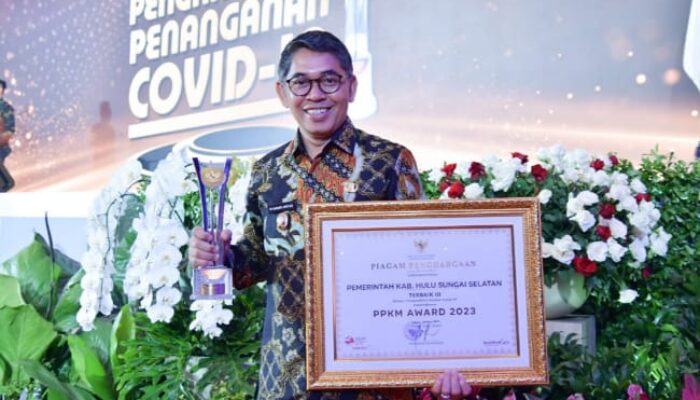 Jadi Terbaik Tiga di Kalimantan, Kabupaten HSS Dianugerahi Penghargaan PPKM Award